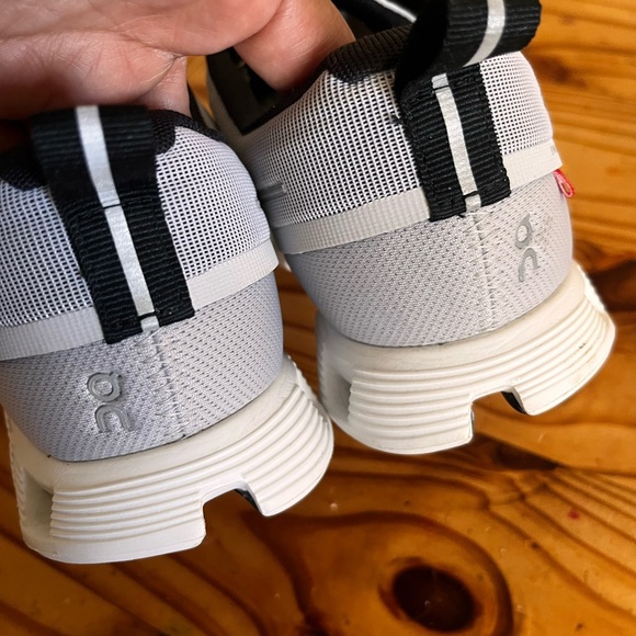 On Running Cloud 5 Waterproof
Glacier Grey White (Women's) NWOT - Picture 5 of 10